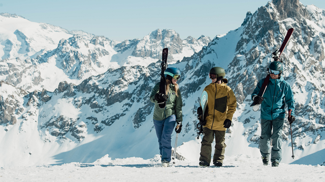 People snowboarding